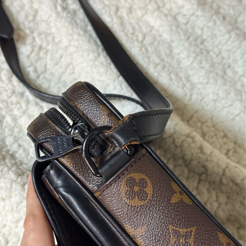 Louis Vuitton 🤎老花拉鍊單肩包/LV 斜背包/側背包/相機包 M69404-29