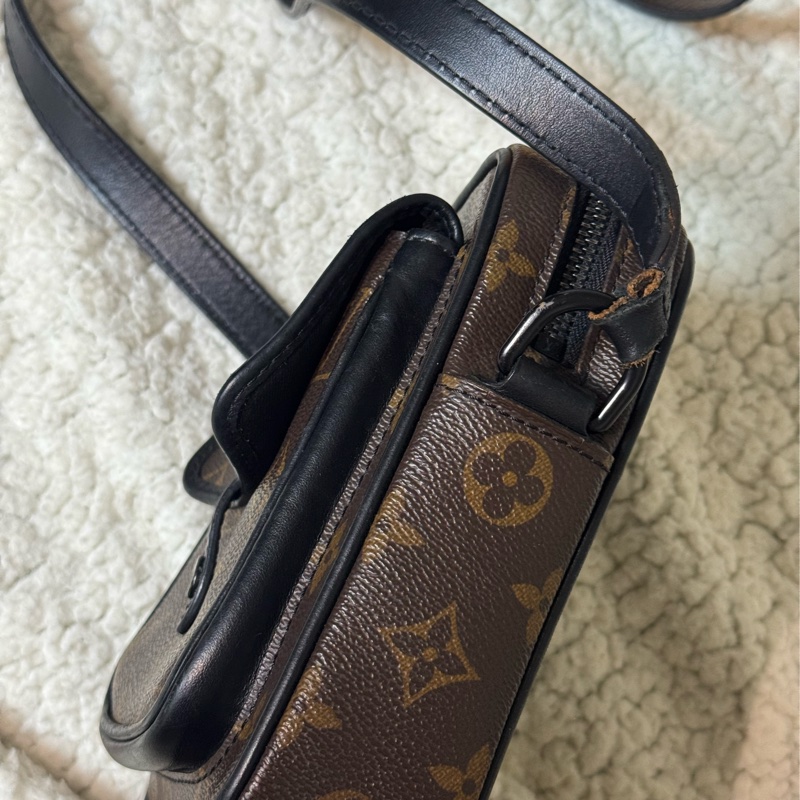Louis Vuitton 🤎老花拉鍊單肩包/LV 斜背包/側背包/相機包 M69404-44