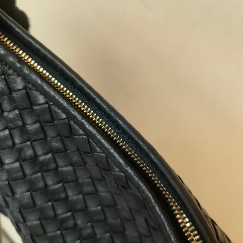 【8成新】㊣✨Bottega Veneta ✨寶緹嘉 BV Hop Bag 羊皮 黑色 編織 手提包 肩背包 腋下包 月牙包 /二手包/二手精品/保證正品🌳二手樹屋🌳-29