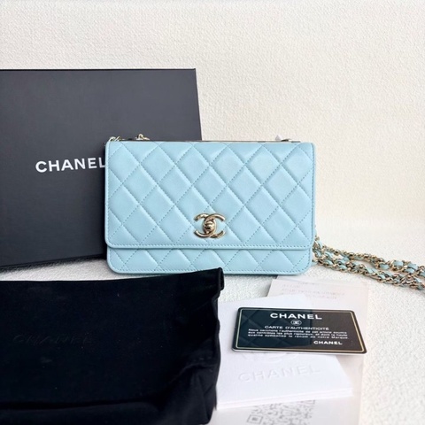 ChanelTrendyCC woc淺藍色金扣 羊皮 19*12*2 98新配件盒子塵袋保卡購證