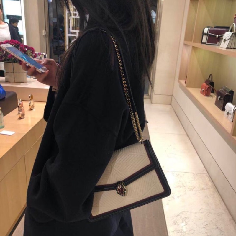 Bvlgari 白色黑蛇頭風琴包 24*16*7 98新配件塵袋保卡鏡子-0