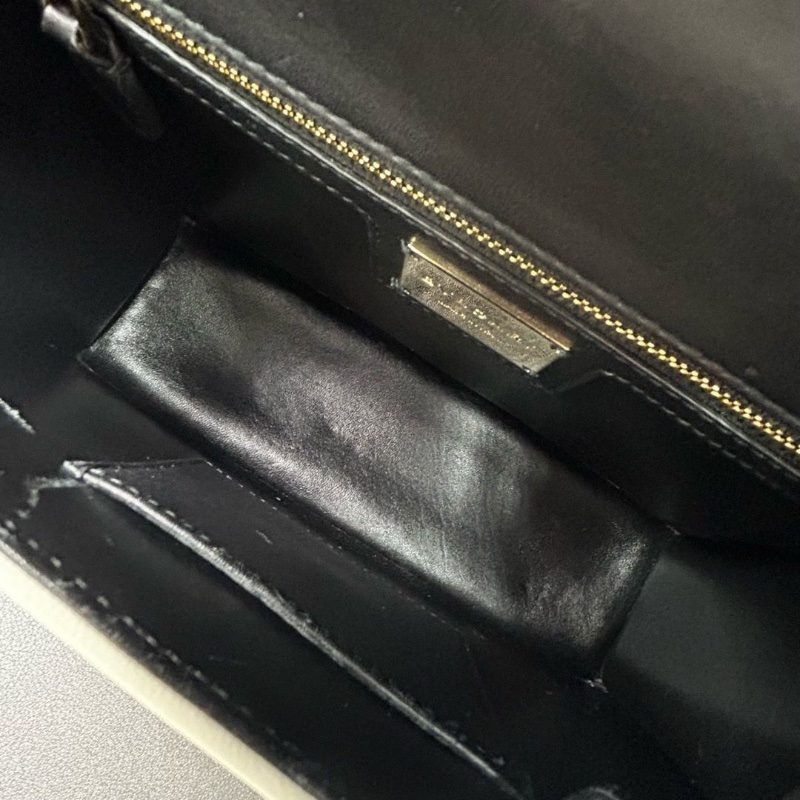 Bvlgari 白色黑蛇頭風琴包 24*16*7 98新配件塵袋保卡鏡子-6