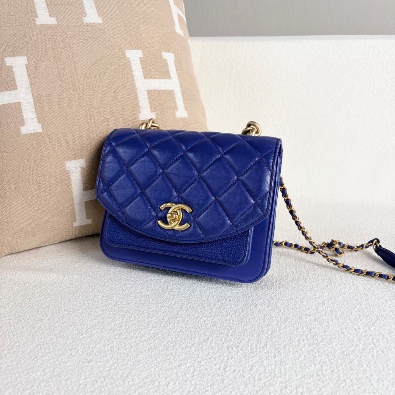 Chanel孟買系列風琴包藍色金扣 牛皮18.5*15*4 99新配件塵袋保卡-4
