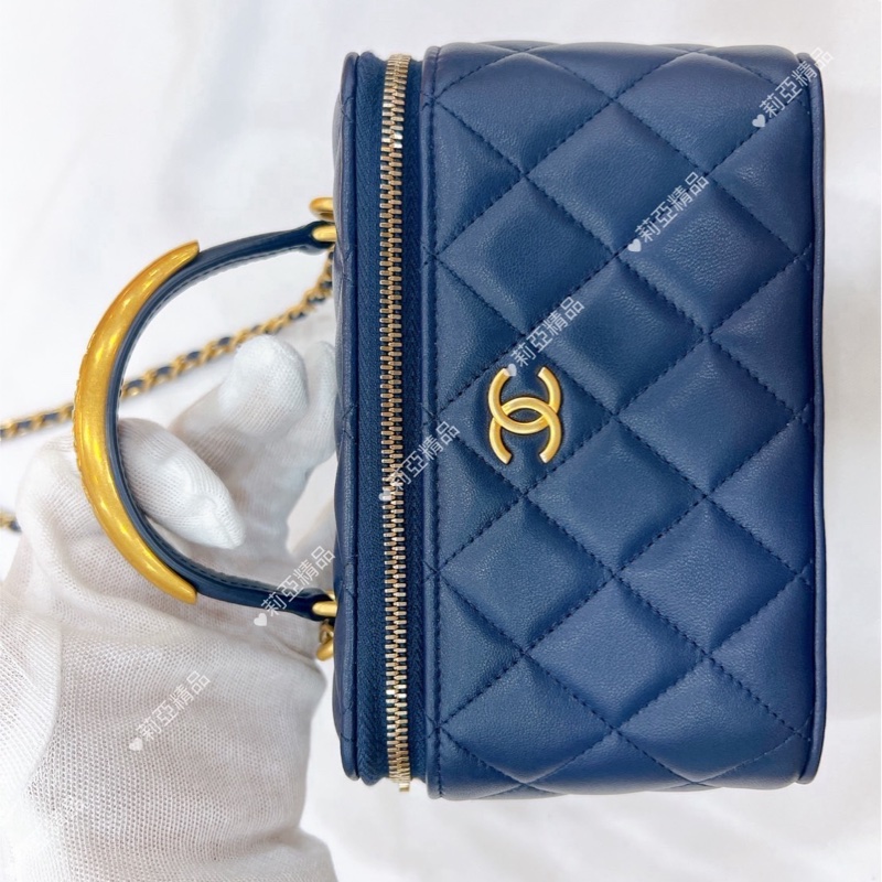 莉亞精品♡ Chaenel 手把長盒子藍 二手-2