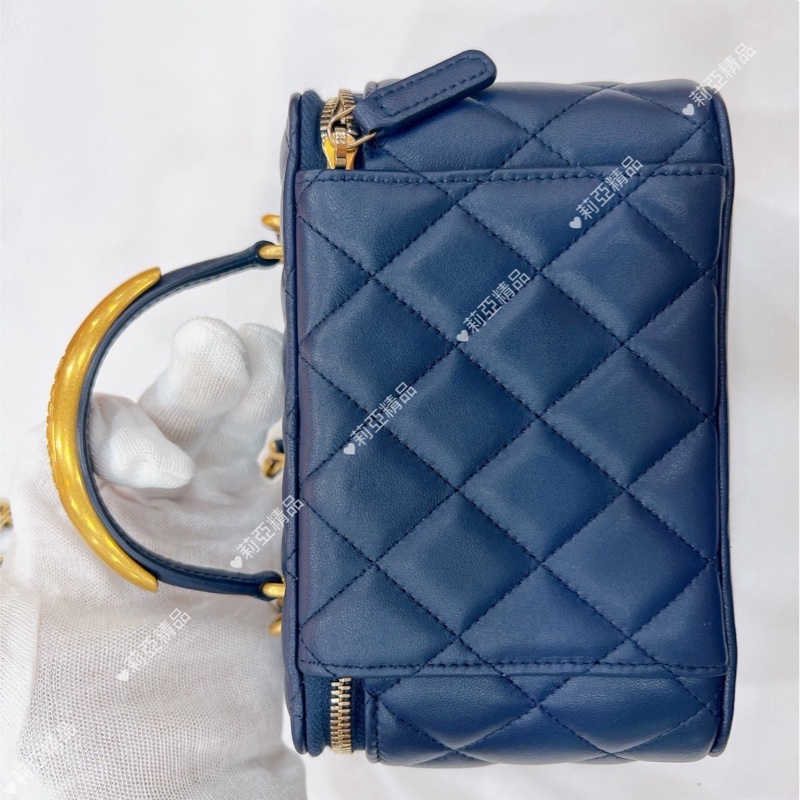 莉亞精品♡ Chaenel 手把長盒子藍 二手-4