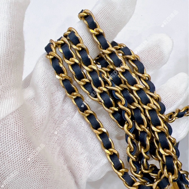 莉亞精品♡ Chaenel 手把長盒子藍 二手-15