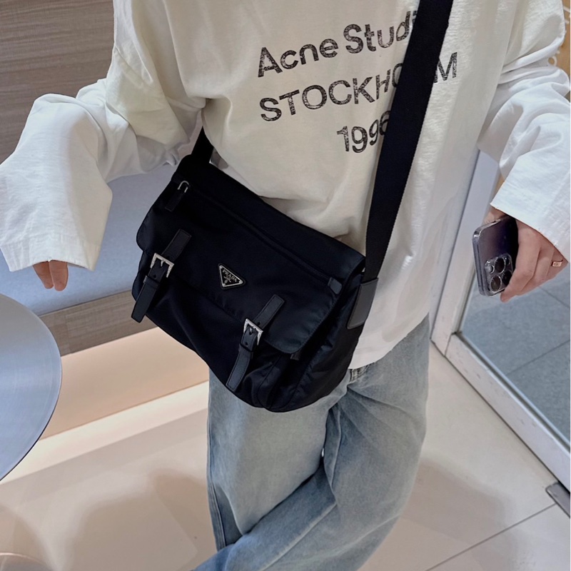 「JL精品代購」9新 Prada 郵差包-1