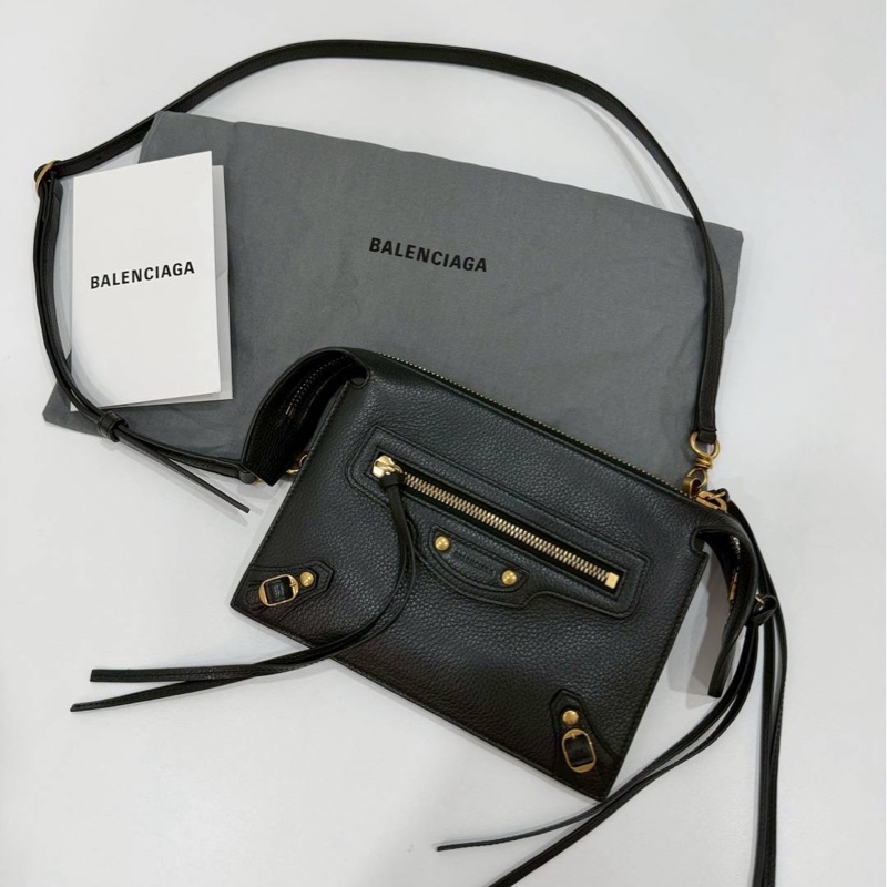 BALENCIAGA 巴黎世家 NEO CLASSIC 鉚釘 釦飾 拉鍊 斜背包 肩背包 側背包 手拿包-0