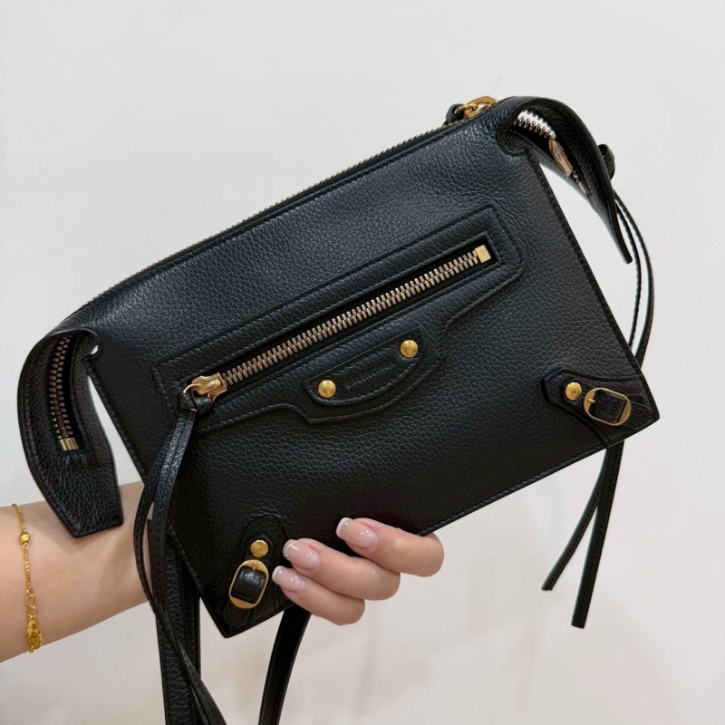 BALENCIAGA 巴黎世家 NEO CLASSIC 鉚釘 釦飾 拉鍊 斜背包 肩背包 側背包 手拿包-5