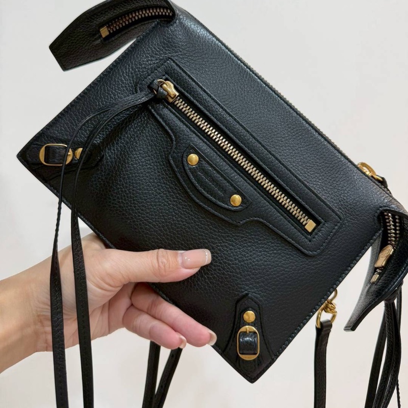 BALENCIAGA 巴黎世家 NEO CLASSIC 鉚釘 釦飾 拉鍊 斜背包 肩背包 側背包 手拿包-7