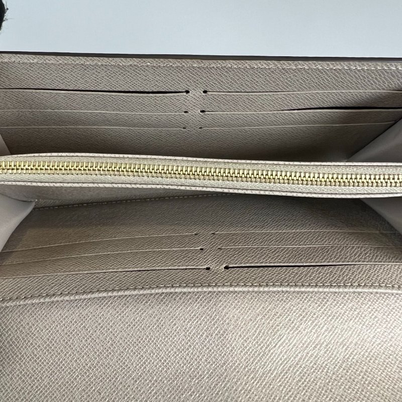 LV M67510/晶片款 水波紋Twist長夾米色-9