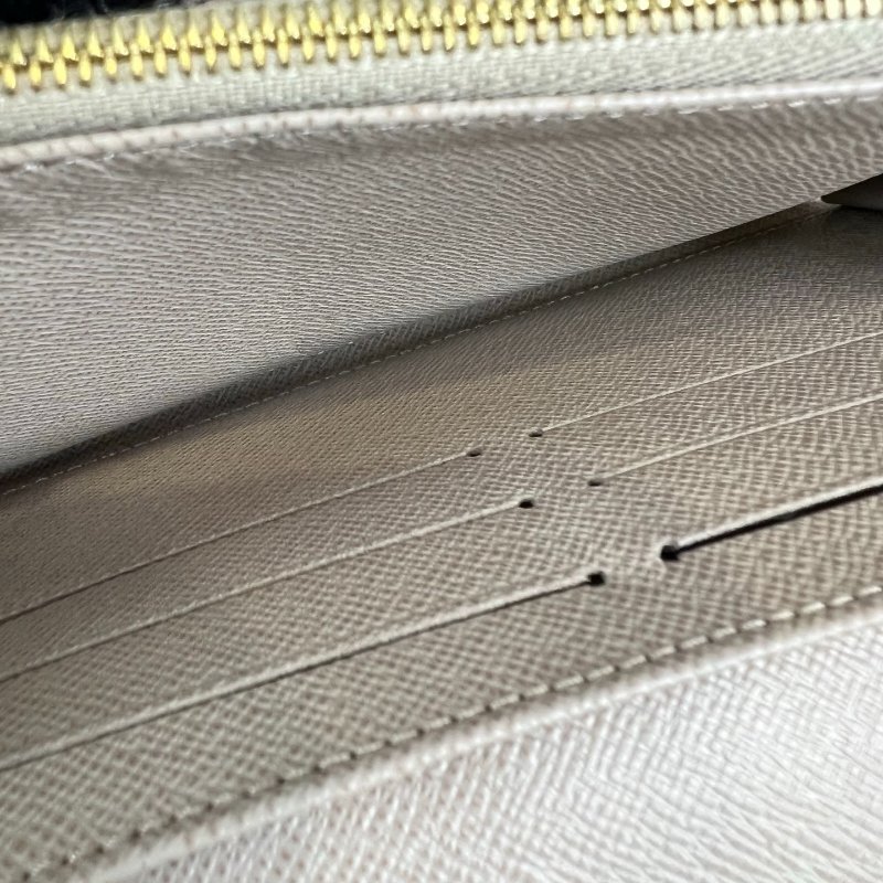 LV M67510/晶片款 水波紋Twist長夾米色-10