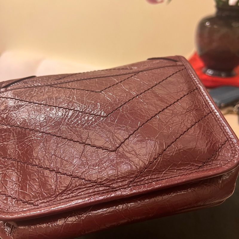 真品 YSL 酒紅色 揉面 小牛皮 山形紋 復古銀練 MINI NIKI 肩背包 斜背包華泰名品城-1