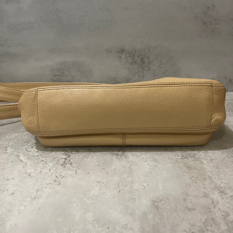 Chanel奶茶色小號奶粉包-8