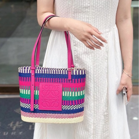 【多巴胺配色🌈可淑女可少女✨罕見獨有】LOEWE彩虹拼色拉菲草編織 菜籃子｜單肩｜手提包