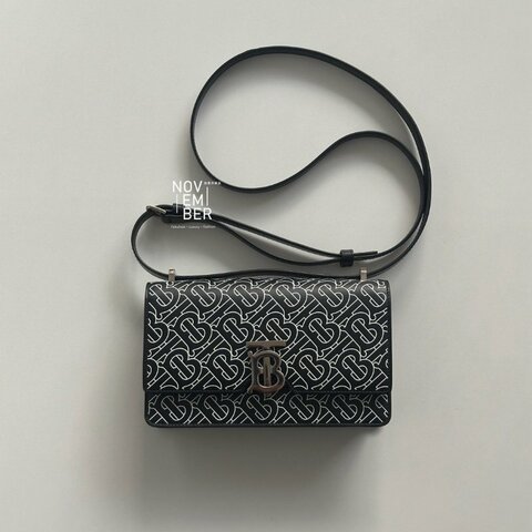 閒置新🫰🏻 Burberry 博伯利 TB 鎖釦包 黑(滿版Logo白字)