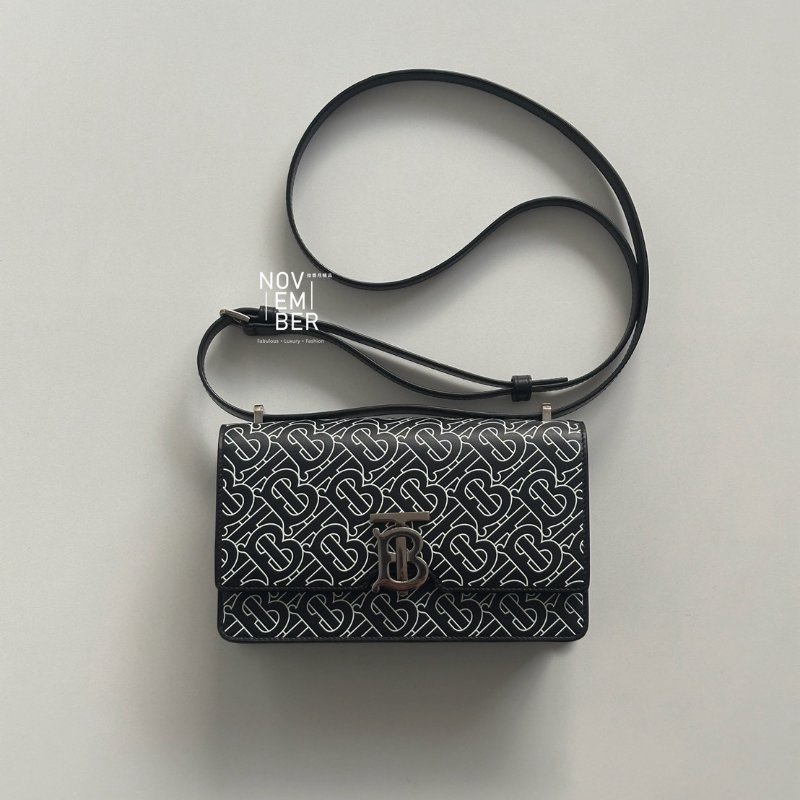 閒置新🫰🏻 Burberry 博伯利 TB 鎖釦包 黑(滿版Logo白字)-0