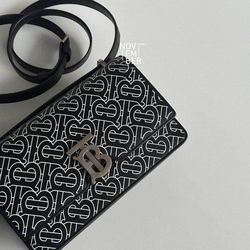 閒置新🫰🏻 Burberry 博伯利 TB 鎖釦包 黑(滿版Logo白字)-1