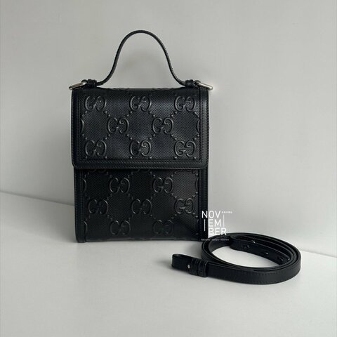 Gucci 黑色壓紋郵差包