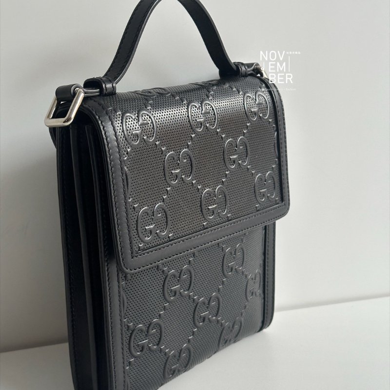 Gucci 黑色壓紋郵差包-1