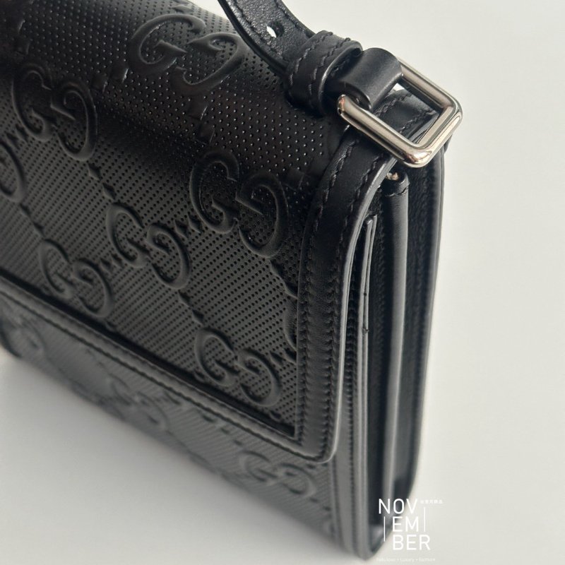 Gucci 黑色壓紋郵差包-5
