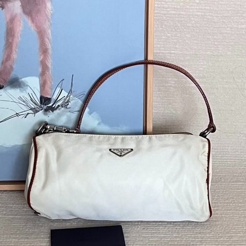 【中古經典✨罕有白色😍全網最低價】Prada hobo中古奶白色尼龍圓桶腋下包