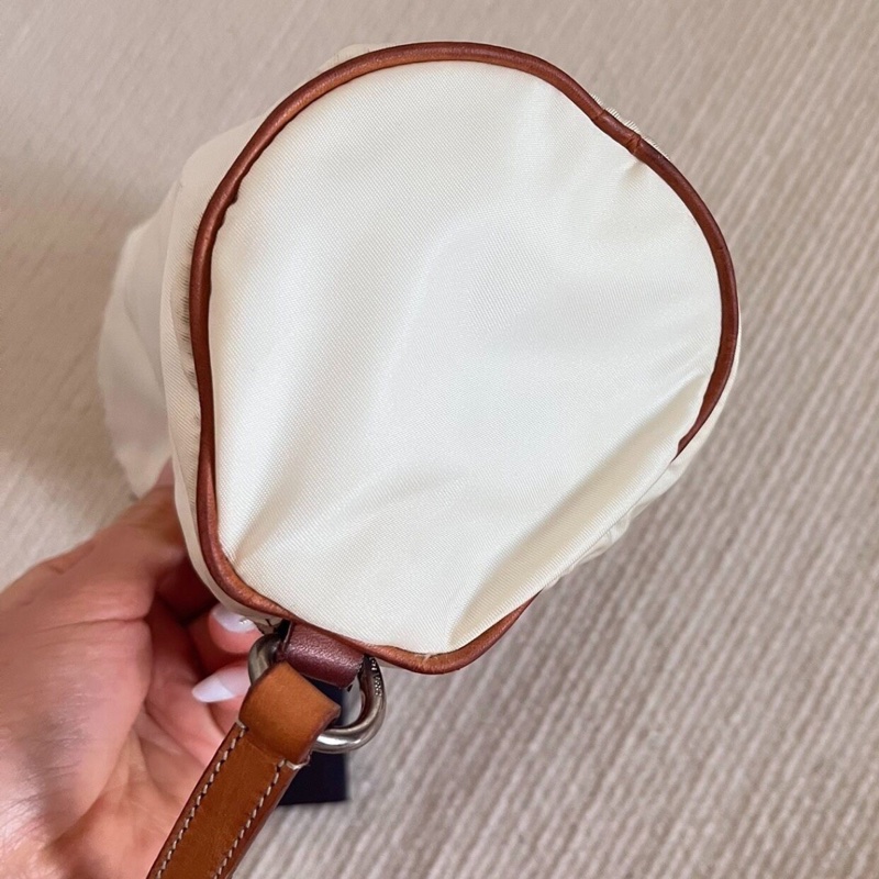 【中古經典✨罕有白色😍全網最低價】Prada hobo中古奶白色尼龍圓桶腋下包-2