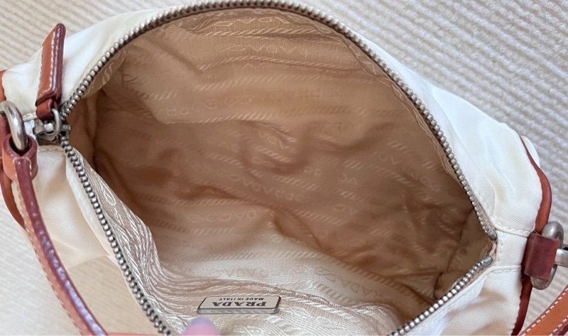 【中古經典✨罕有白色😍全網最低價】Prada hobo中古奶白色尼龍圓桶腋下包-8