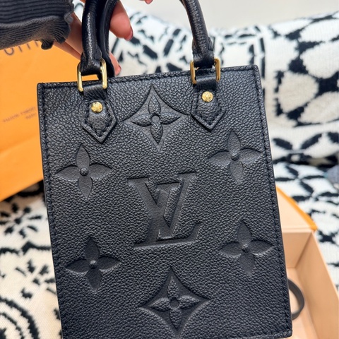 LV 黑色壓紋