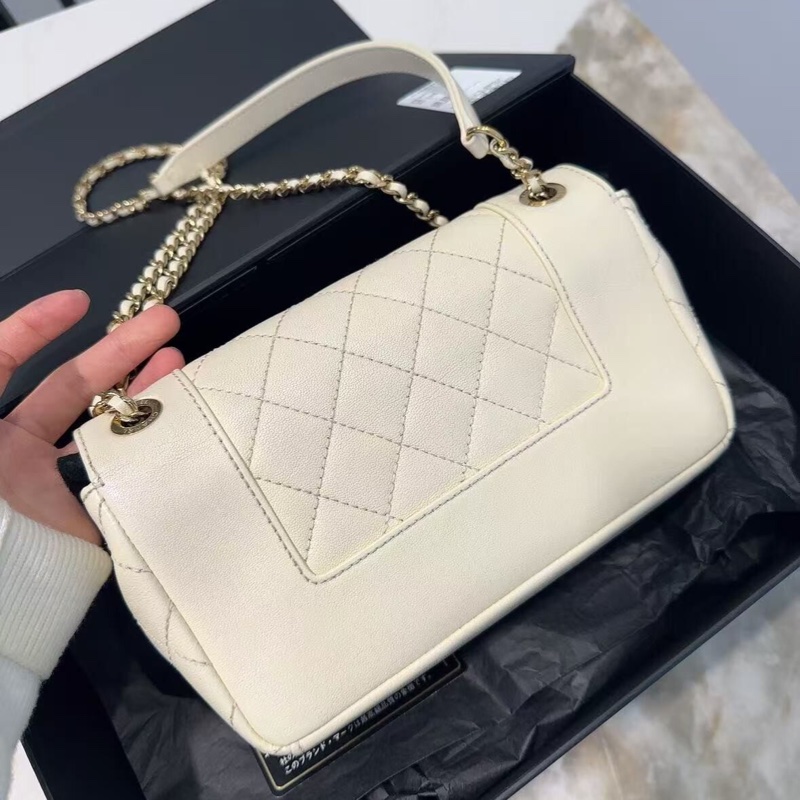【誰背誰溫柔😍全網最低價✨極高性價比】Chanel 奶昔白羊皮金扣琺瑯扣CF翻蓋包-5