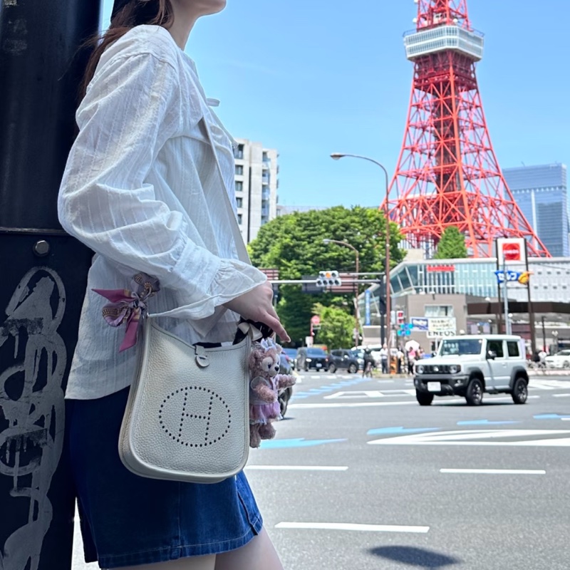 【純潔白月光✨百搭實用❗️入門之選】Hermes 冰川白mini Evelyne TC皮-1