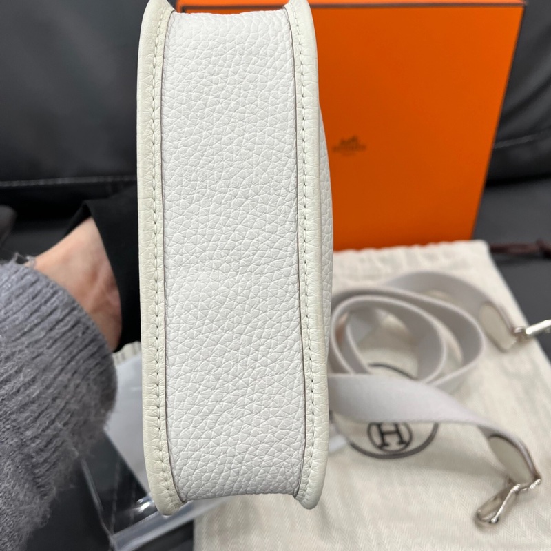 【純潔白月光✨百搭實用❗️入門之選】Hermes 冰川白mini Evelyne TC皮-7