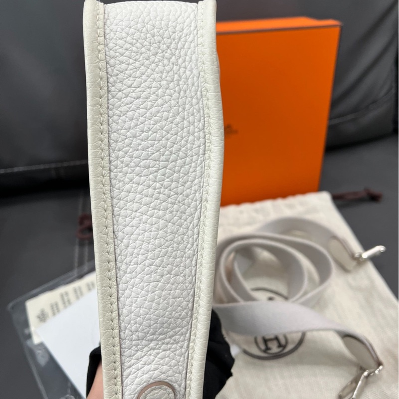 【純潔白月光✨百搭實用❗️入門之選】Hermes 冰川白mini Evelyne TC皮-8
