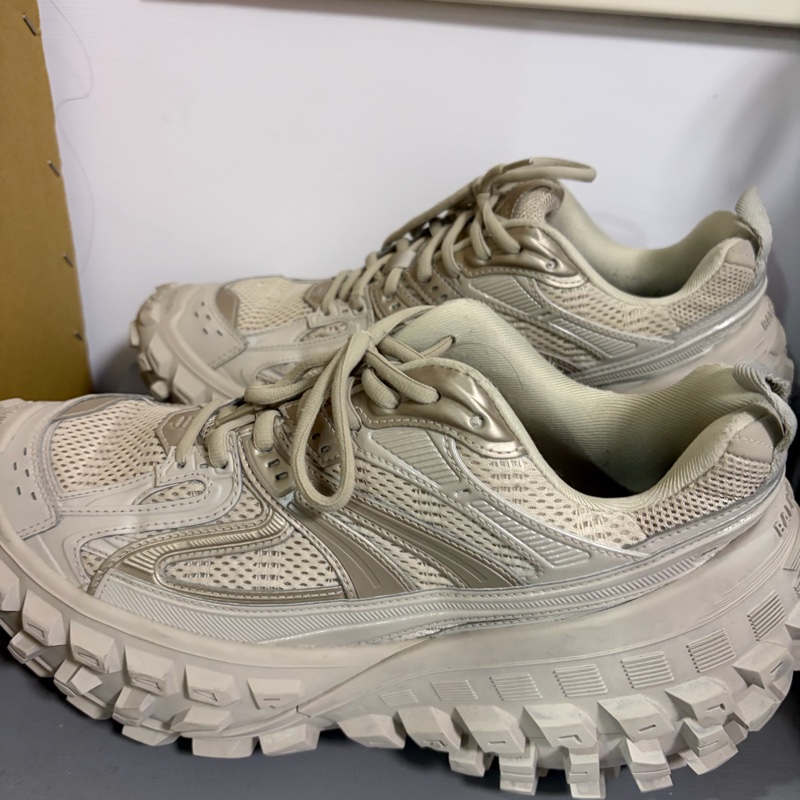 巴黎世家 輪胎鞋 蛋殼色 42號-0