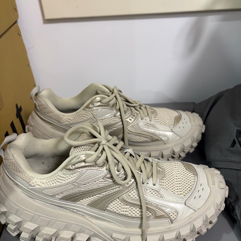 巴黎世家 輪胎鞋 蛋殼色 42號-1