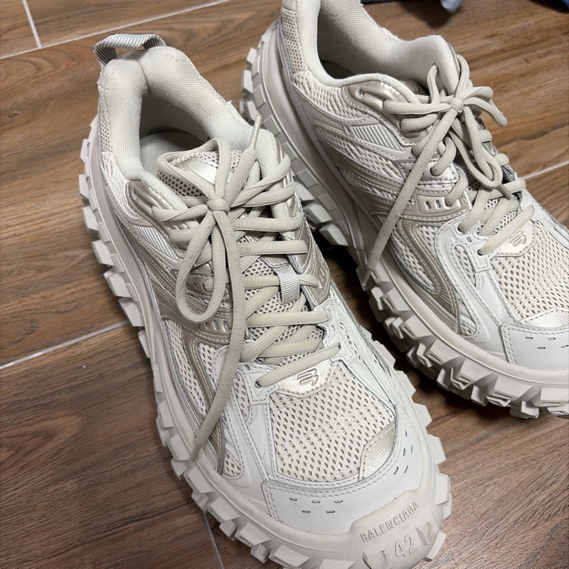 巴黎世家 輪胎鞋 蛋殼色 42號-4