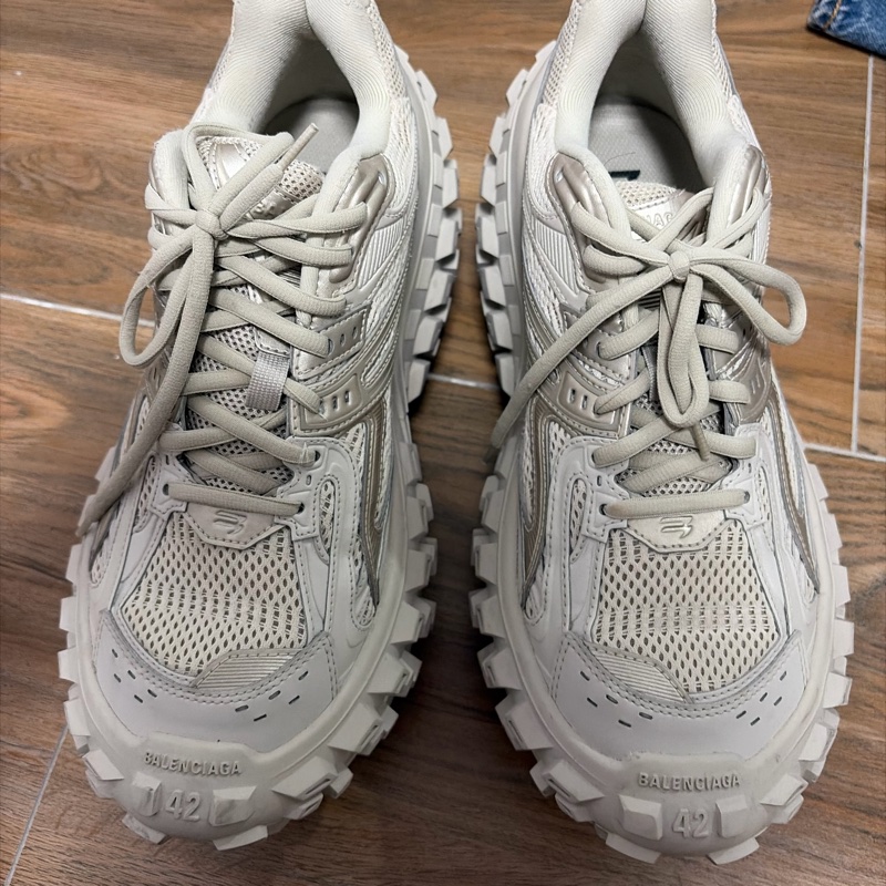 巴黎世家 輪胎鞋 蛋殼色 42號-5