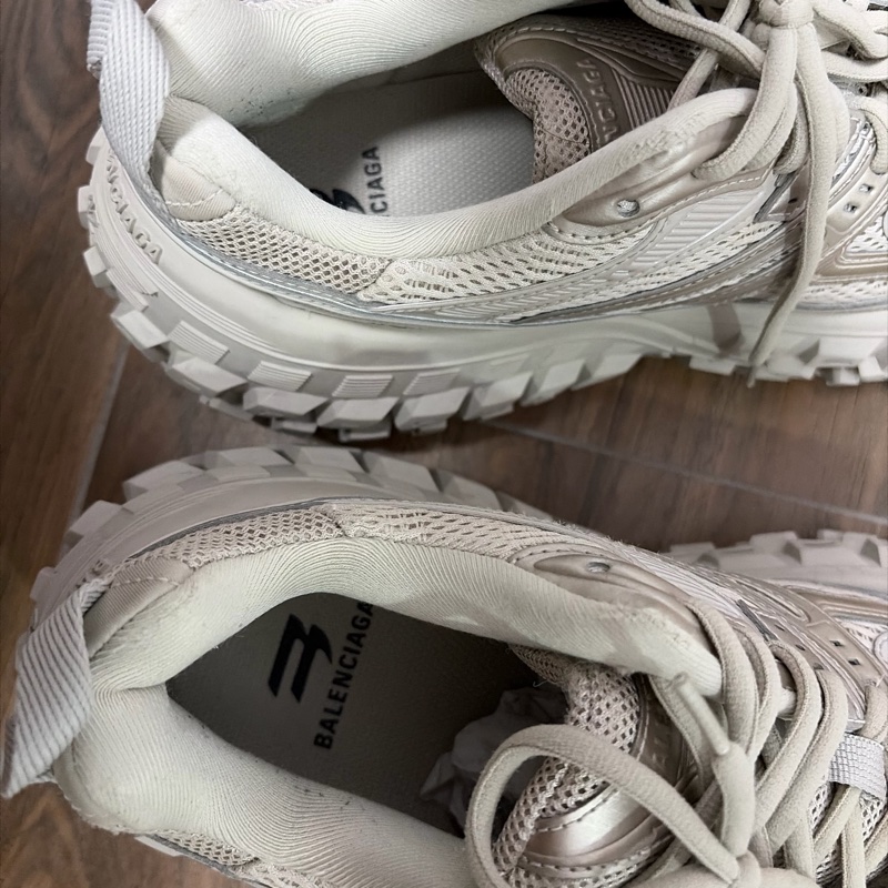 巴黎世家 輪胎鞋 蛋殼色 42號-7