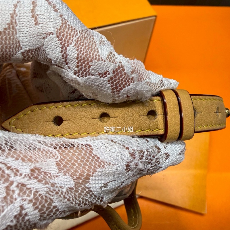 Louis Vuitton 99新 只裝得下可愛手腕包/吊飾-27