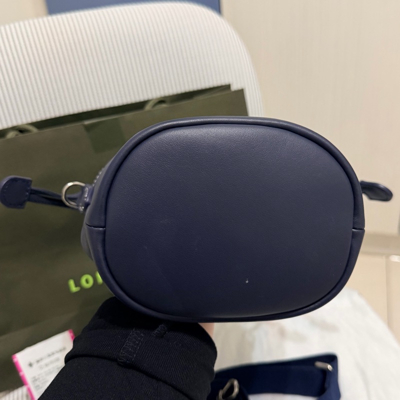 Longchamp Le Pliage Xtra XS 奔馬烙印牛皮抽繩水桶包 斜背包 深藍-11