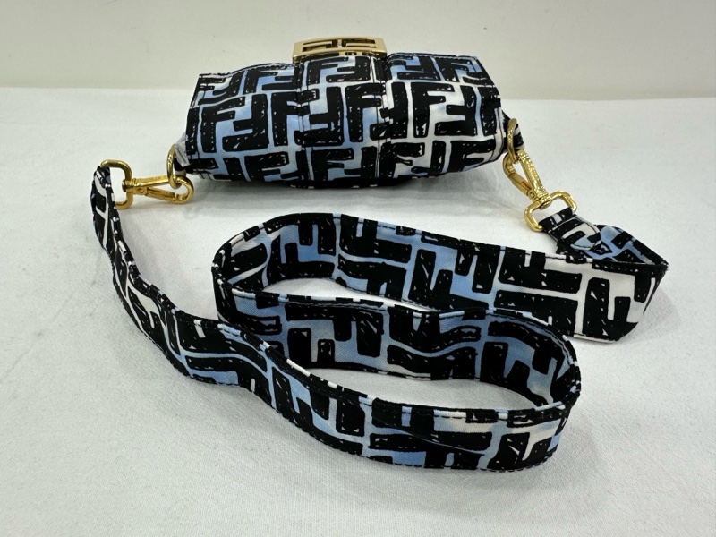 Fendi 芬迪 加州天空 聯名logo 法國包 尺寸18×10 肩斜背包-8