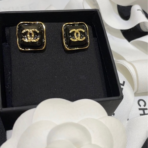 Chanel香奈兒經典方糖耳釘