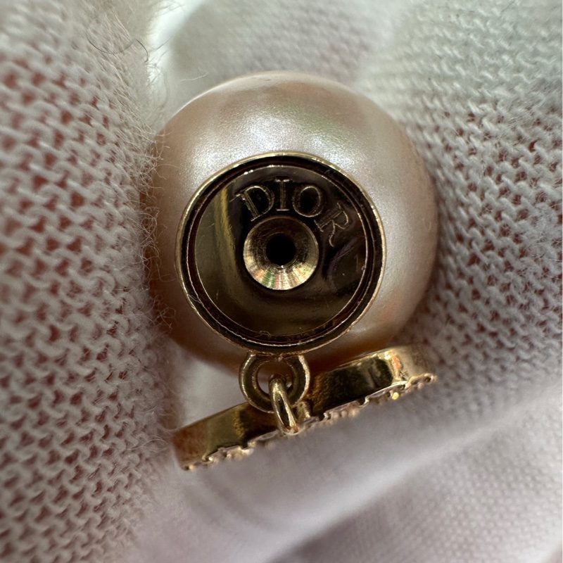 Dior金色珍珠cd耳環-3