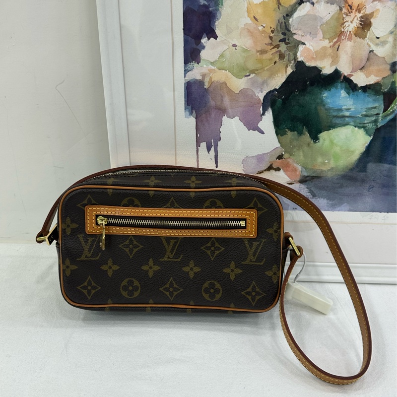 Lv 路易威登中古花開口笑老花盒子相機包，編碼02年，原始成色 尺寸：21*12*5-0