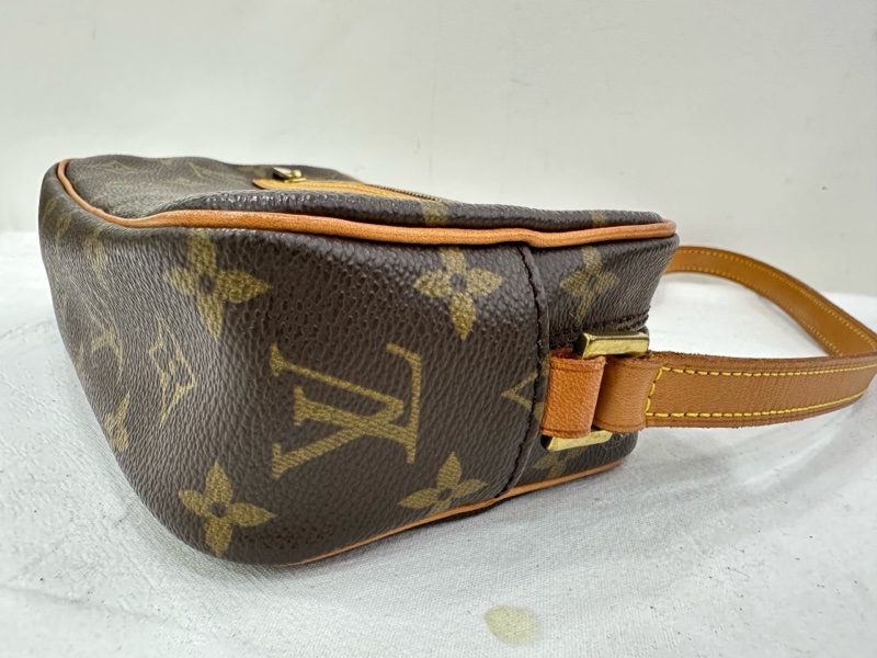 Lv 路易威登中古花開口笑老花盒子相機包，編碼02年，原始成色 尺寸：21*12*5-5