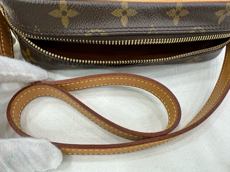 Lv 路易威登中古花開口笑老花盒子相機包，編碼02年，原始成色 尺寸：21*12*5-6