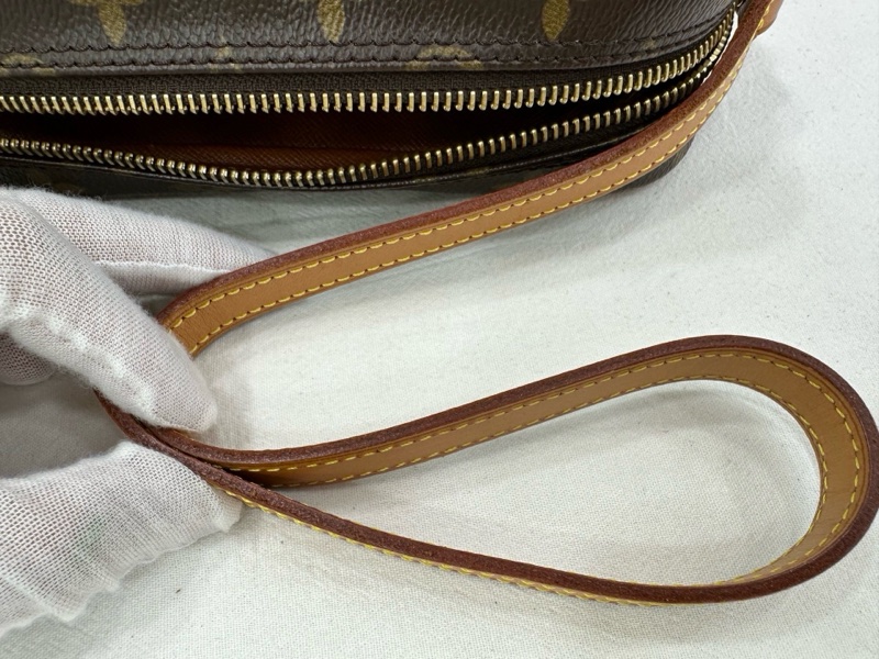 Lv 路易威登中古花開口笑老花盒子相機包，編碼02年，原始成色 尺寸：21*12*5-7