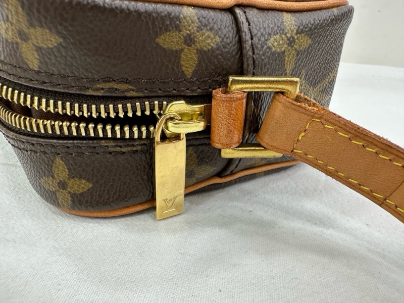 Lv 路易威登中古花開口笑老花盒子相機包，編碼02年，原始成色 尺寸：21*12*5-8
