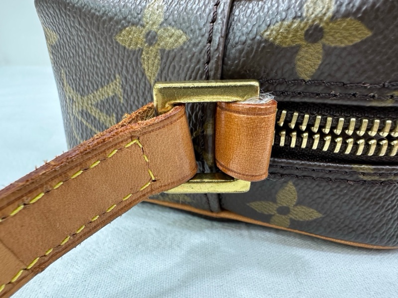 Lv 路易威登中古花開口笑老花盒子相機包，編碼02年，原始成色 尺寸：21*12*5-9