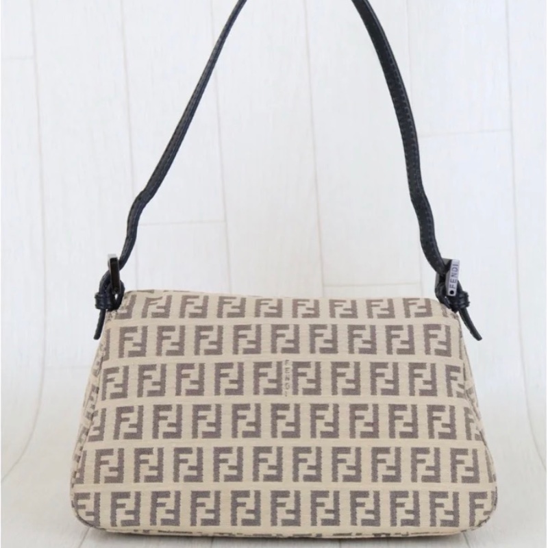 「JL精品代購」9新 FENDI 奶茶拼黑胖丁法棍-3